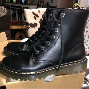 Dr.marten LUANA US size 7 UK size 5